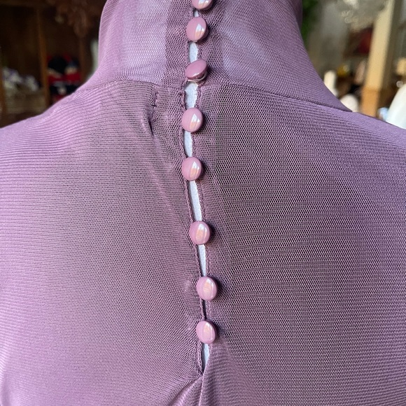 This mauve Bedo blouse screams feminine … NWOT …Size Small and Smoke free home … - Picture 2 of 4